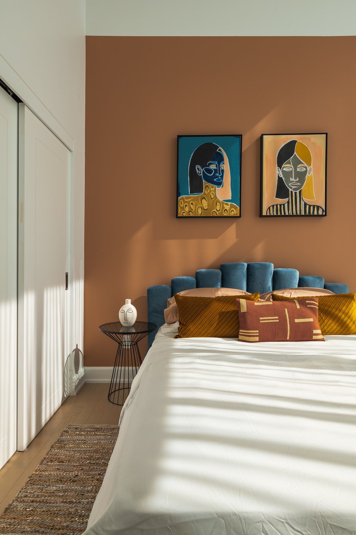 Interieurtrends zomer 2025: Veel kleur, art deco en tegeltjes